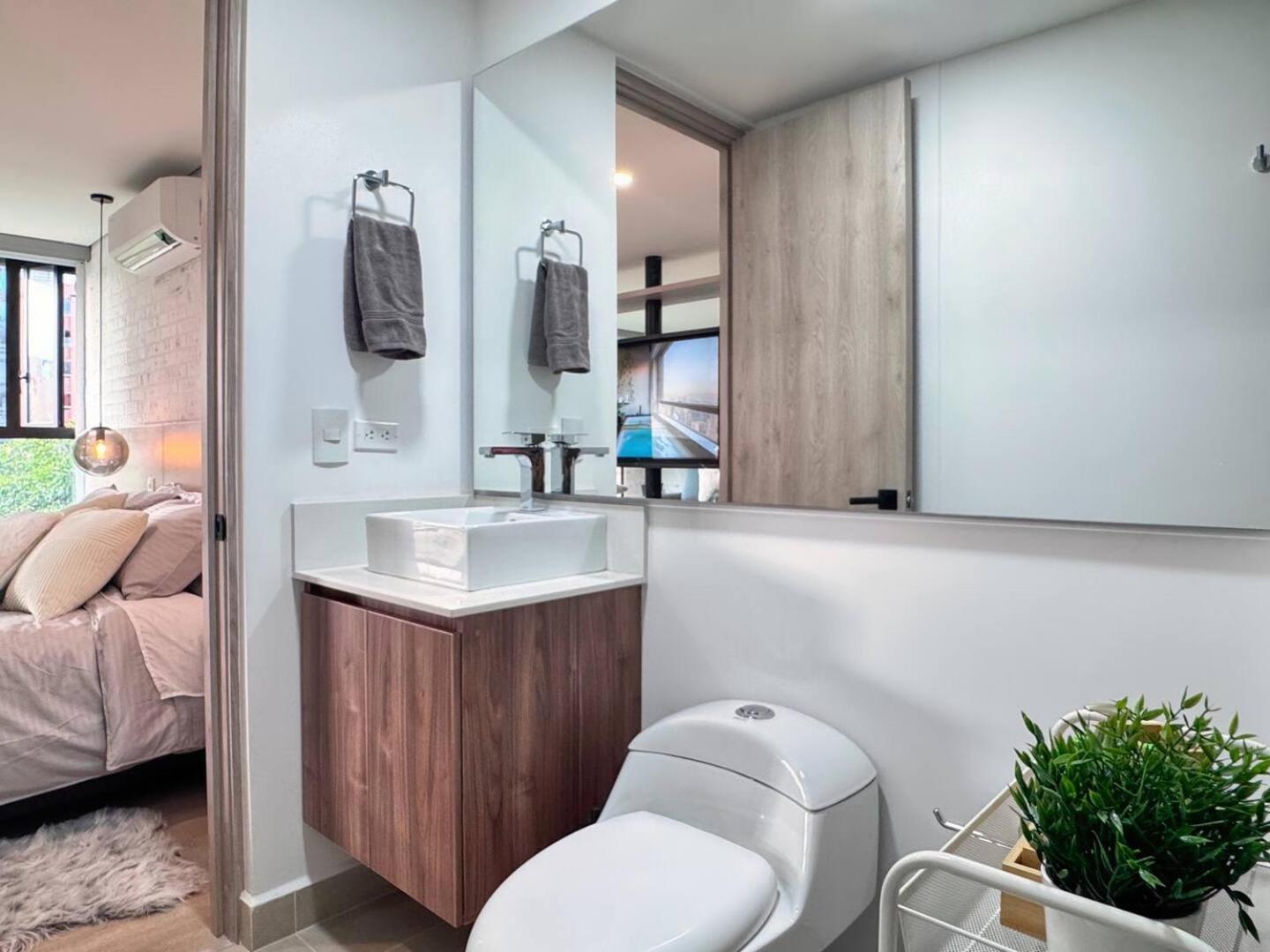 Apartamento 1br Near Unicentro, Upb & 2nd Parque Laureles *